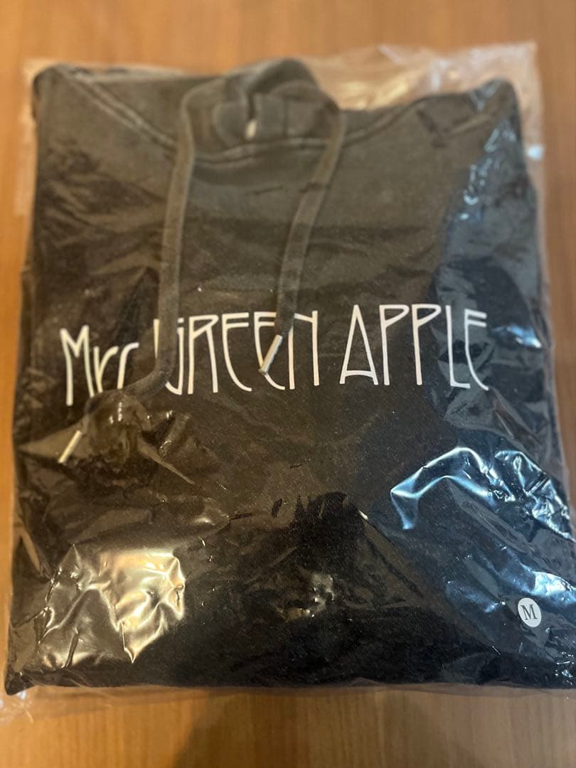 Mrs. GREEN APPLEフーディ Mサイズ バベルの塔