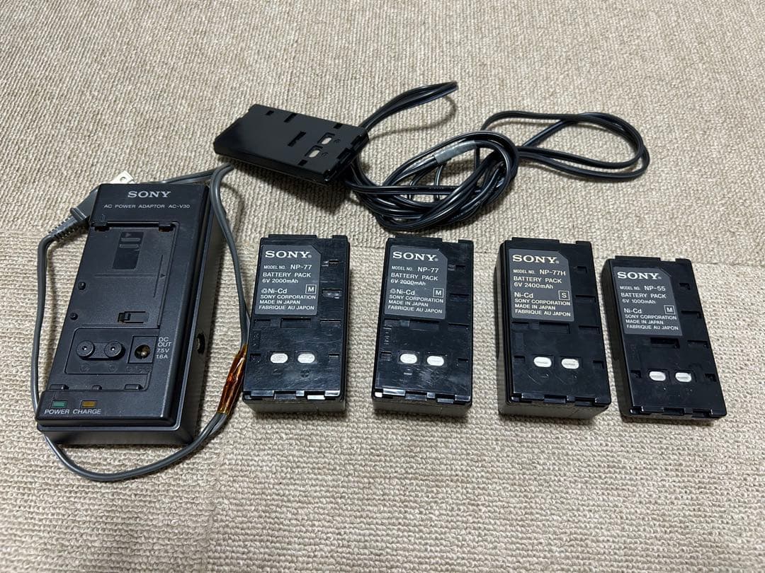 シ*ジ様 【新品未使用】SONY CCD-TR212 本体＋AC-V30充電器＋
