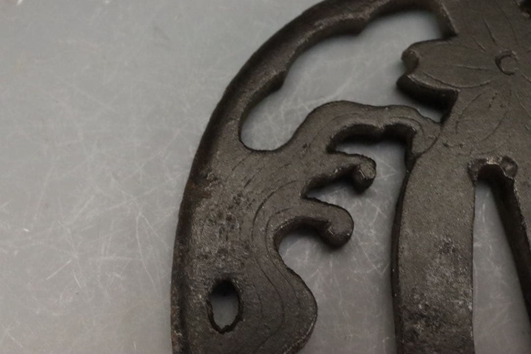 無銘 土佐明珍 波濤桜花透鐔 障泥形 鉄地 地透毛彫 丸耳 保存刀装具鑑定書