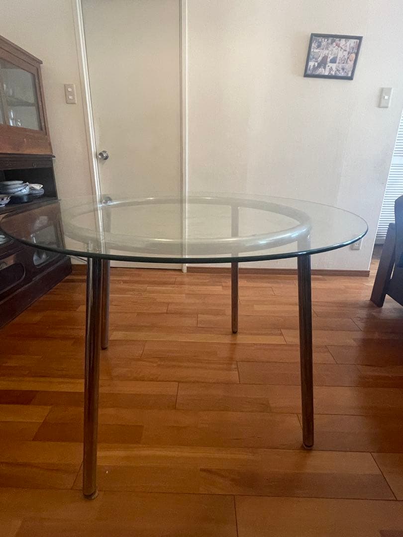 IKEA 円形ガラステーブル