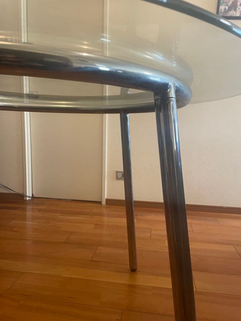 IKEA 円形ガラステーブル