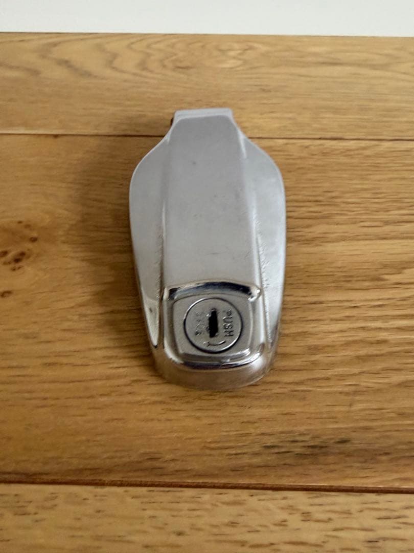 ❺-3 SR400 純正 タンクキャップ 初期型　ムール貝