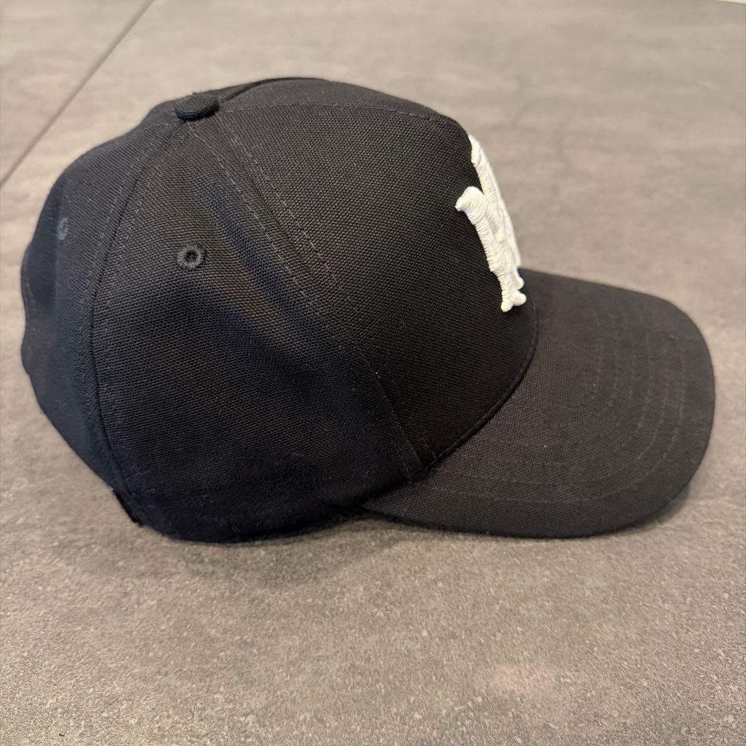 AMIRI 黒 キャップ 刺繍ロゴ