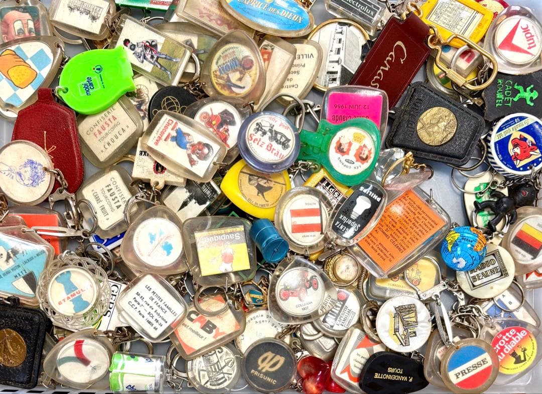 987【限定特価!100個!】ヴィンテージフランスフレンチ キーホルダー