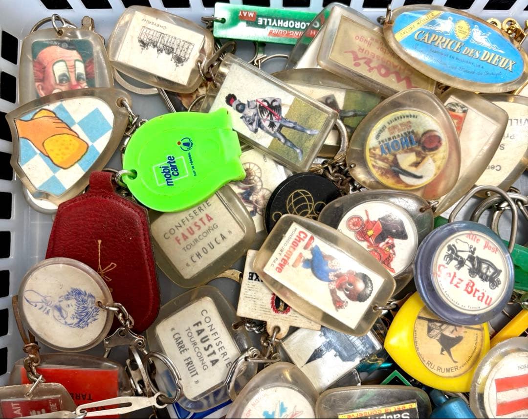 987【限定特価!100個!】ヴィンテージフランスフレンチ キーホルダー