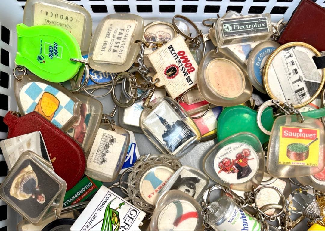 987【限定特価!100個!】ヴィンテージフランスフレンチ キーホルダー