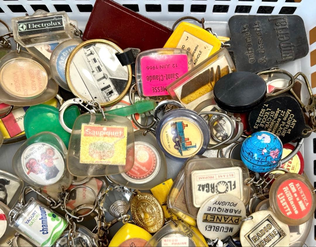 987【限定特価!100個!】ヴィンテージフランスフレンチ キーホルダー