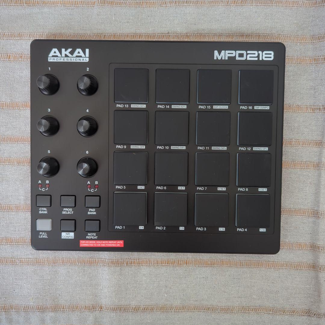 AKAI MPD218 MIDIコントローラー