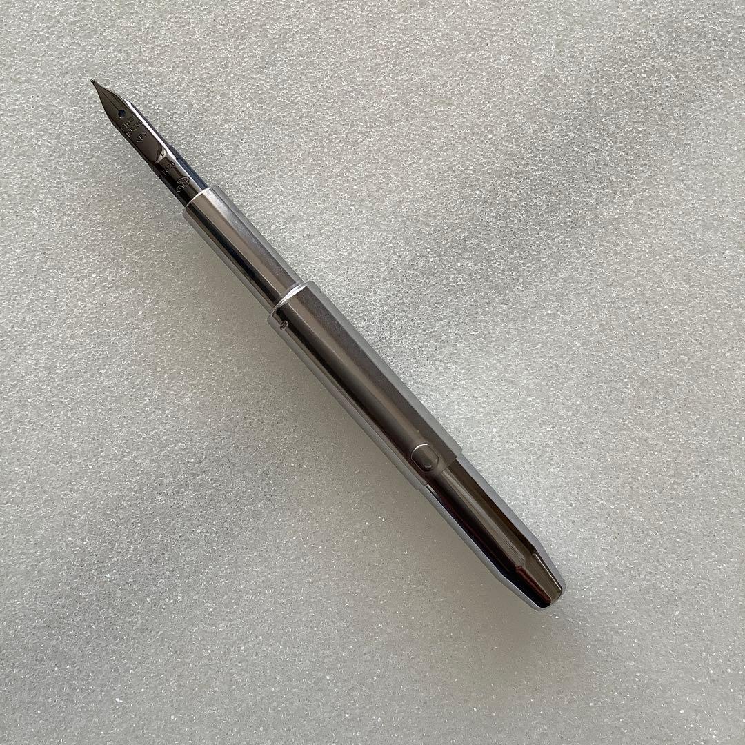 [限定品] パイロット万年筆 キャップレス リンクブラック F(細字)