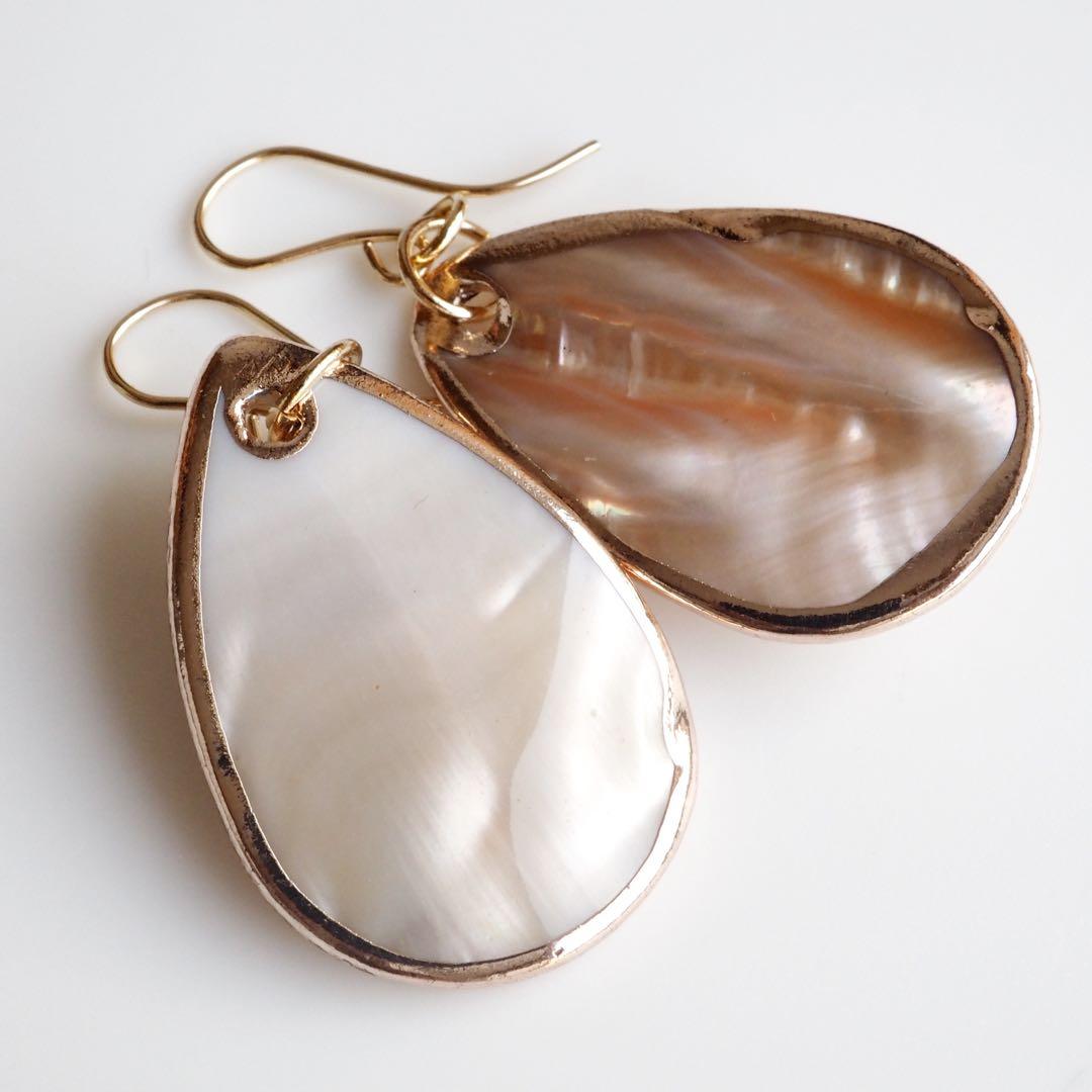 【はくとん( 'ω')ŧ‹\"ŧ‹\"】アップルグリーンカルセドニーイヤリング