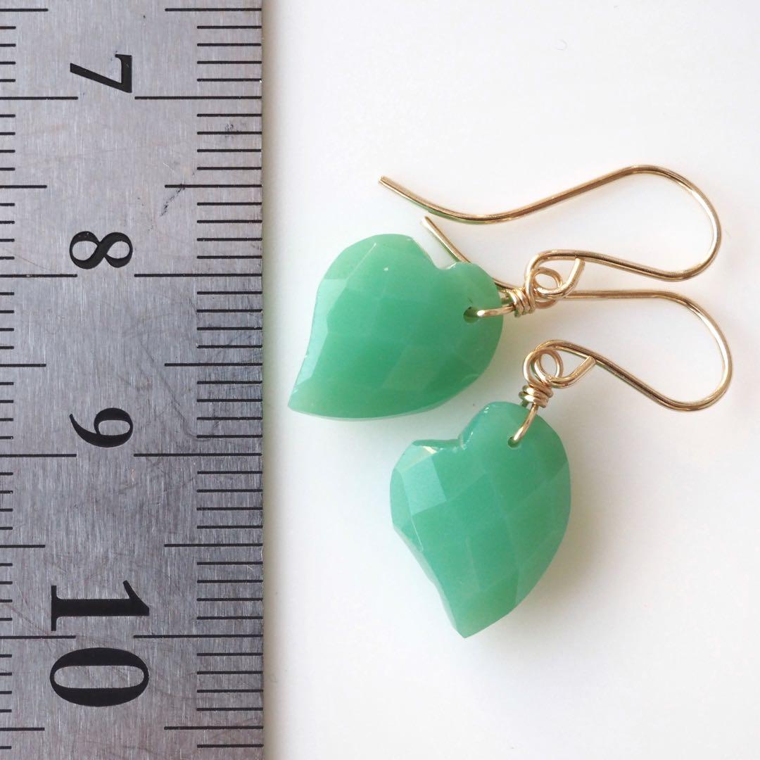 【はくとん( 'ω')ŧ‹\"ŧ‹\"】アップルグリーンカルセドニーイヤリング