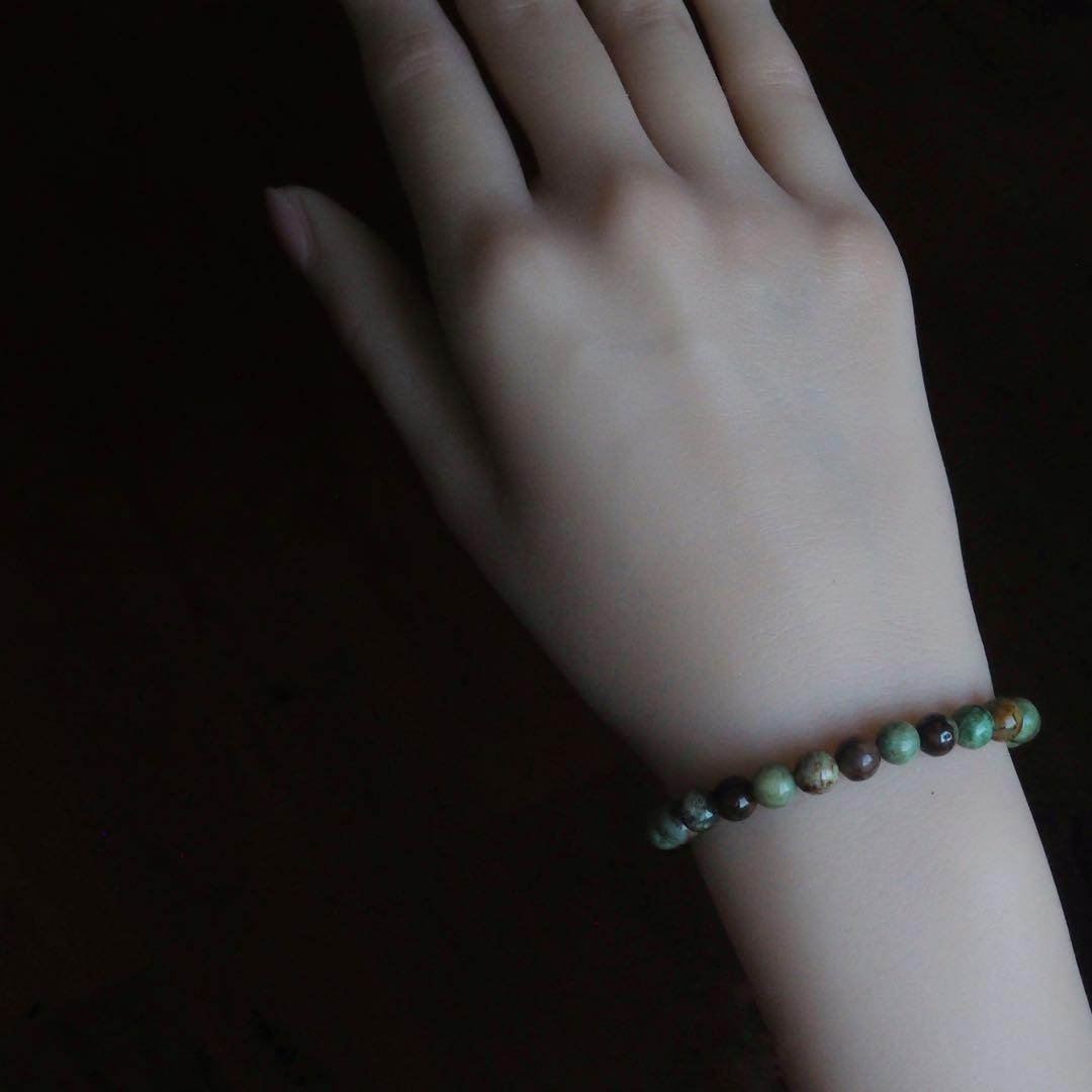 【はくとん( 'ω')ŧ‹\"ŧ‹\"】アップルグリーンカルセドニーイヤリング