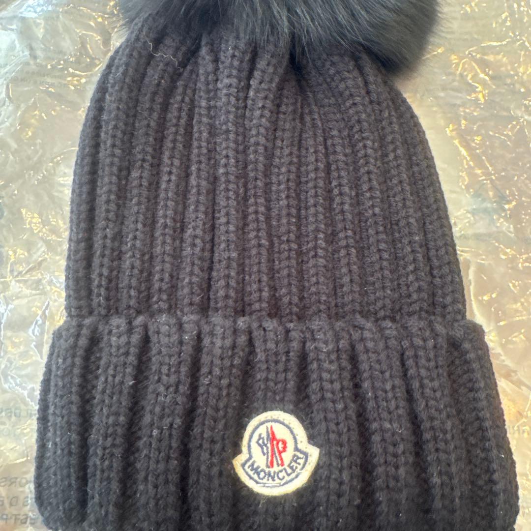 MONCLER ブラック ニット帽 ファー付き