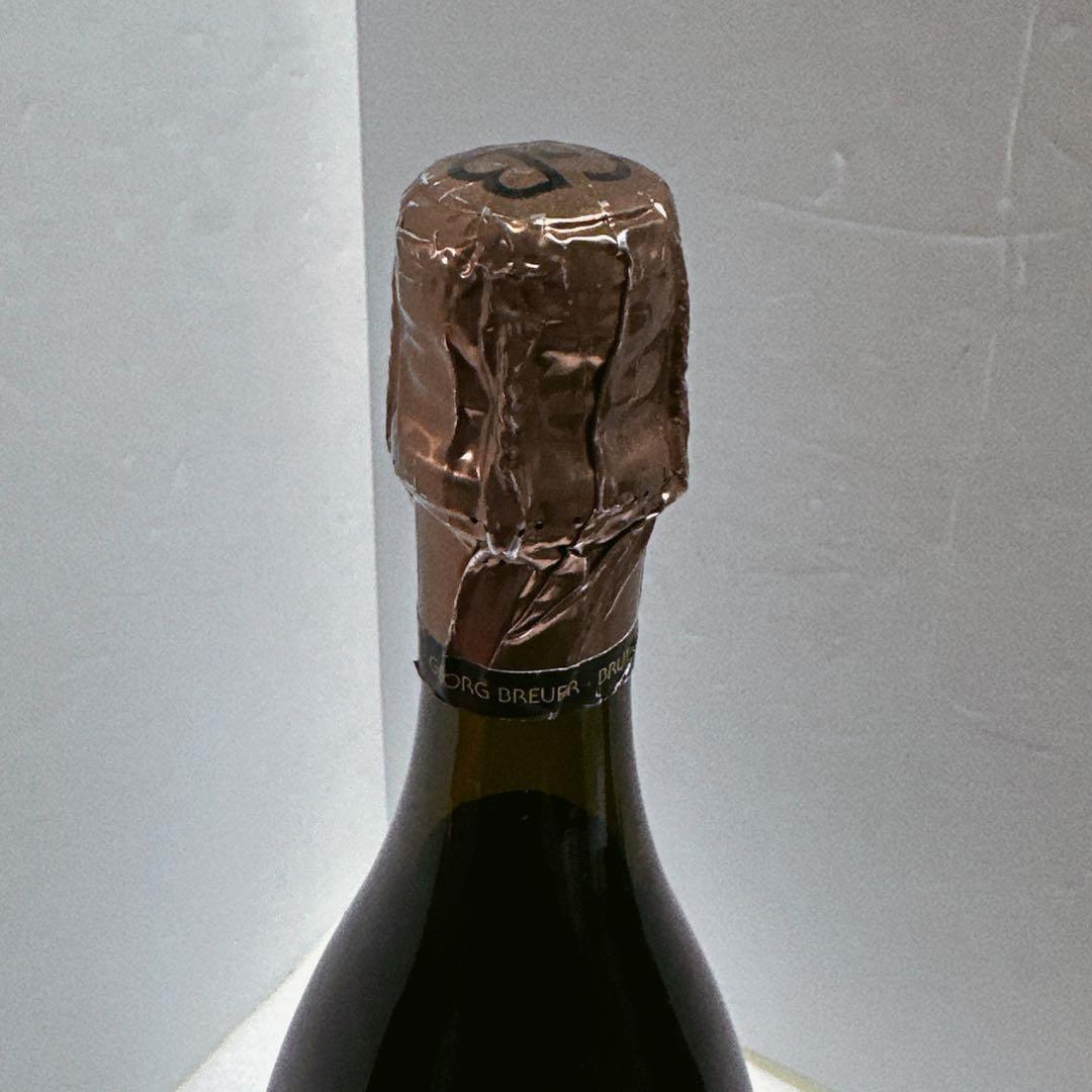 ゲオルグ・ブロイヤー陶器が張り付けてあり、高級感もあります。辛口ワイン