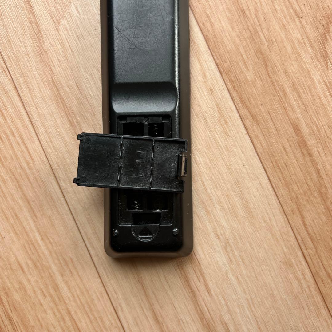 テレビ32型　リモコンあり電池箇所ふた、壊れてます