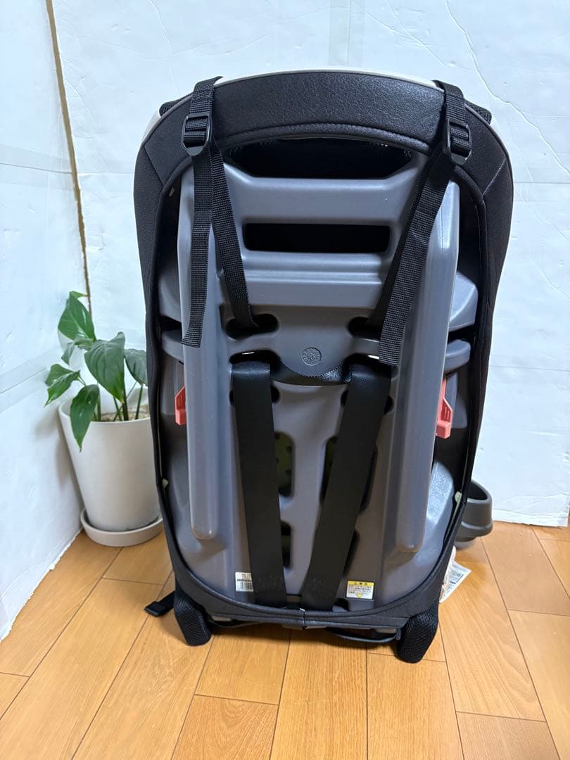 【美品】コンビ　ジョイトリップ　エアスルー　GF ブラック　ジュニアシート