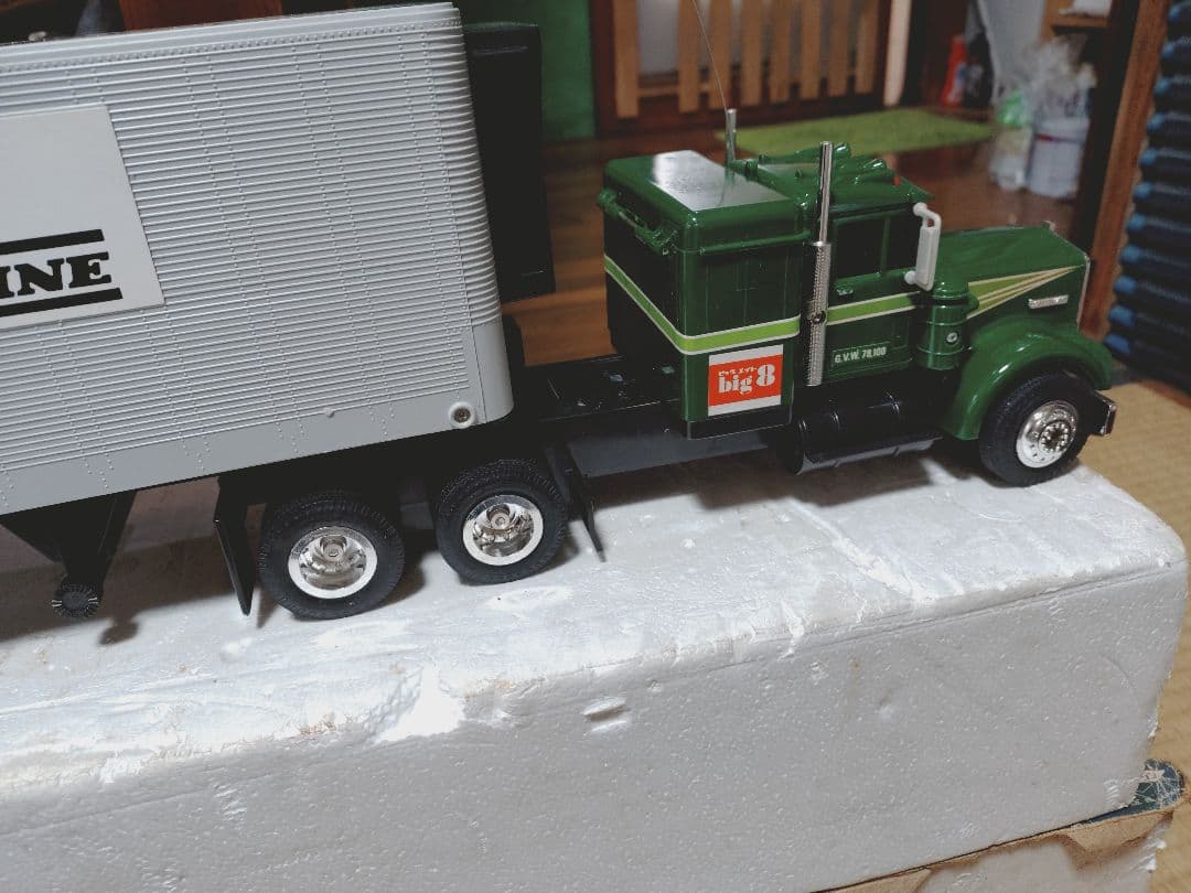big8トレーラー 1/30スケール２台セット1台は部品取り、