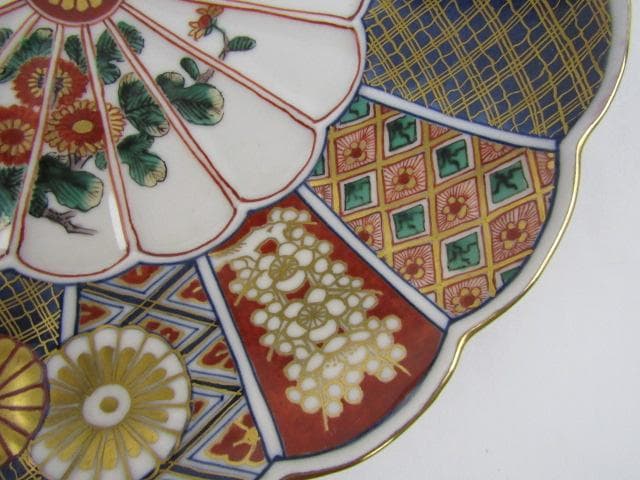 大聖寺伊万里 輪花形 金彩菊花図 大皿 巾28ｃｍ 竒玉宝鼎之珍 0725 ①
