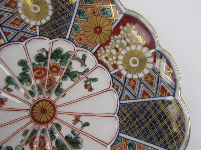 大聖寺伊万里 輪花形 金彩菊花図 大皿 巾28ｃｍ 竒玉宝鼎之珍 0725 ①