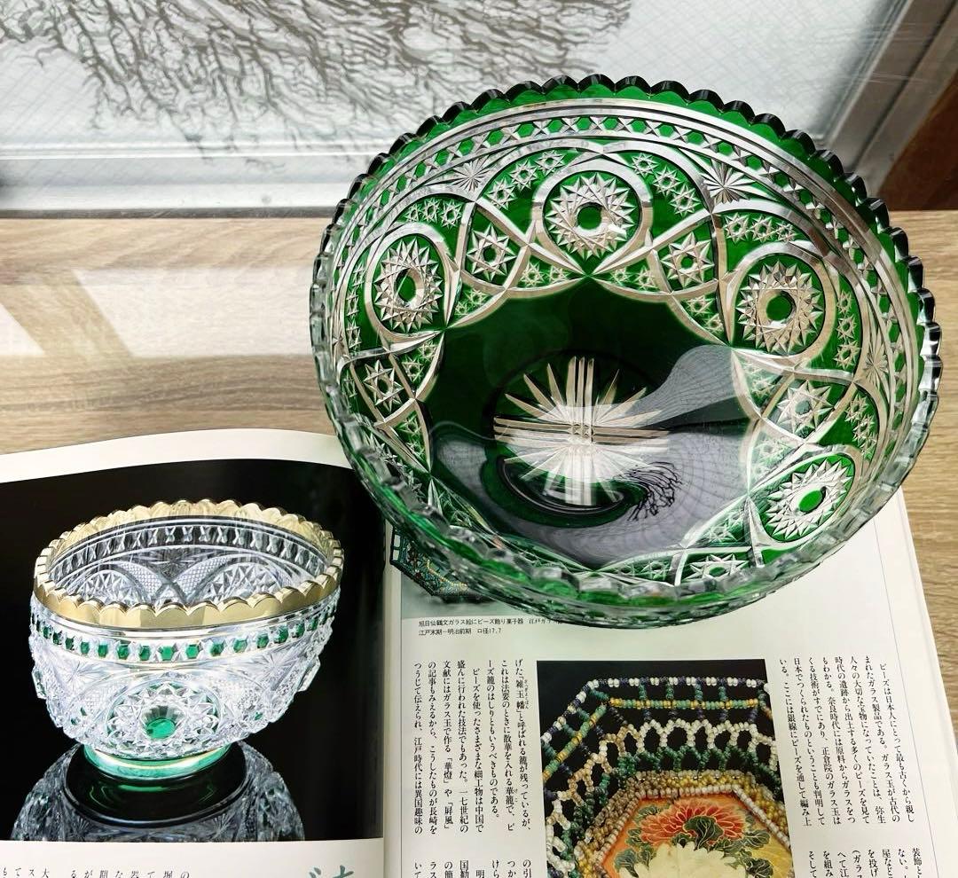 骨董　時代ガラス　緑色被せ　丸紋星切子　カットガラス　ガラス鉢　菓子器