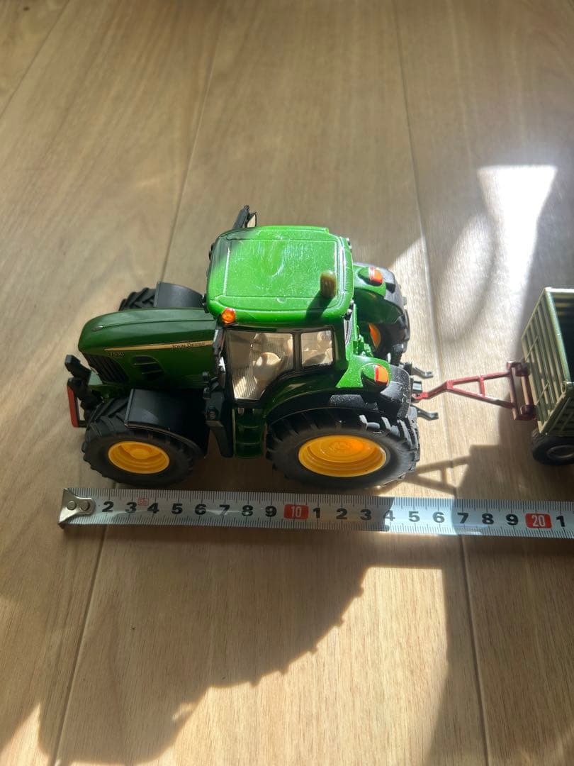 ジョンディア　JOHN DEERE トラクター　1/32 ミニカー　ジク　 牽引