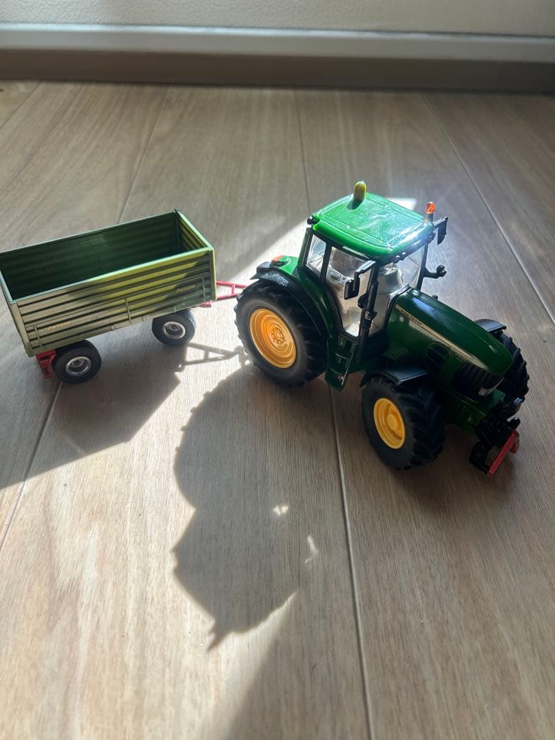 ジョンディア　JOHN DEERE トラクター　1/32 ミニカー　ジク　 牽引