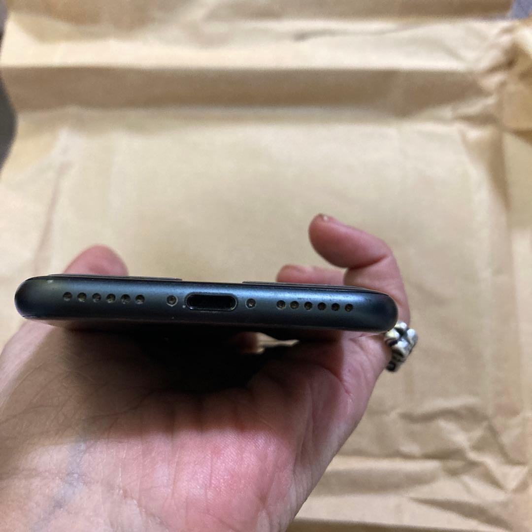 iPhone 本体 ブラック バッテリー84%