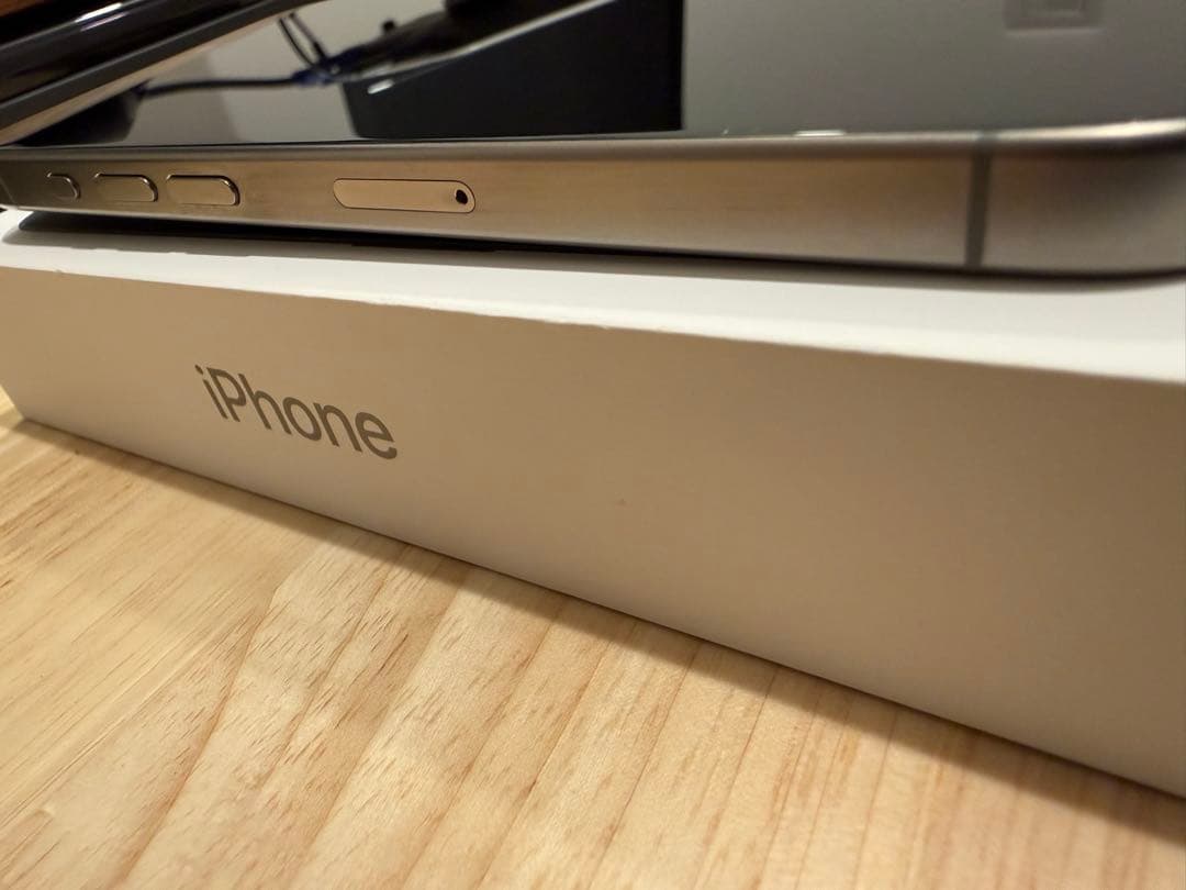 週末値下　iPhone 15 Pro ナチュラルチタニウム128GB 美品