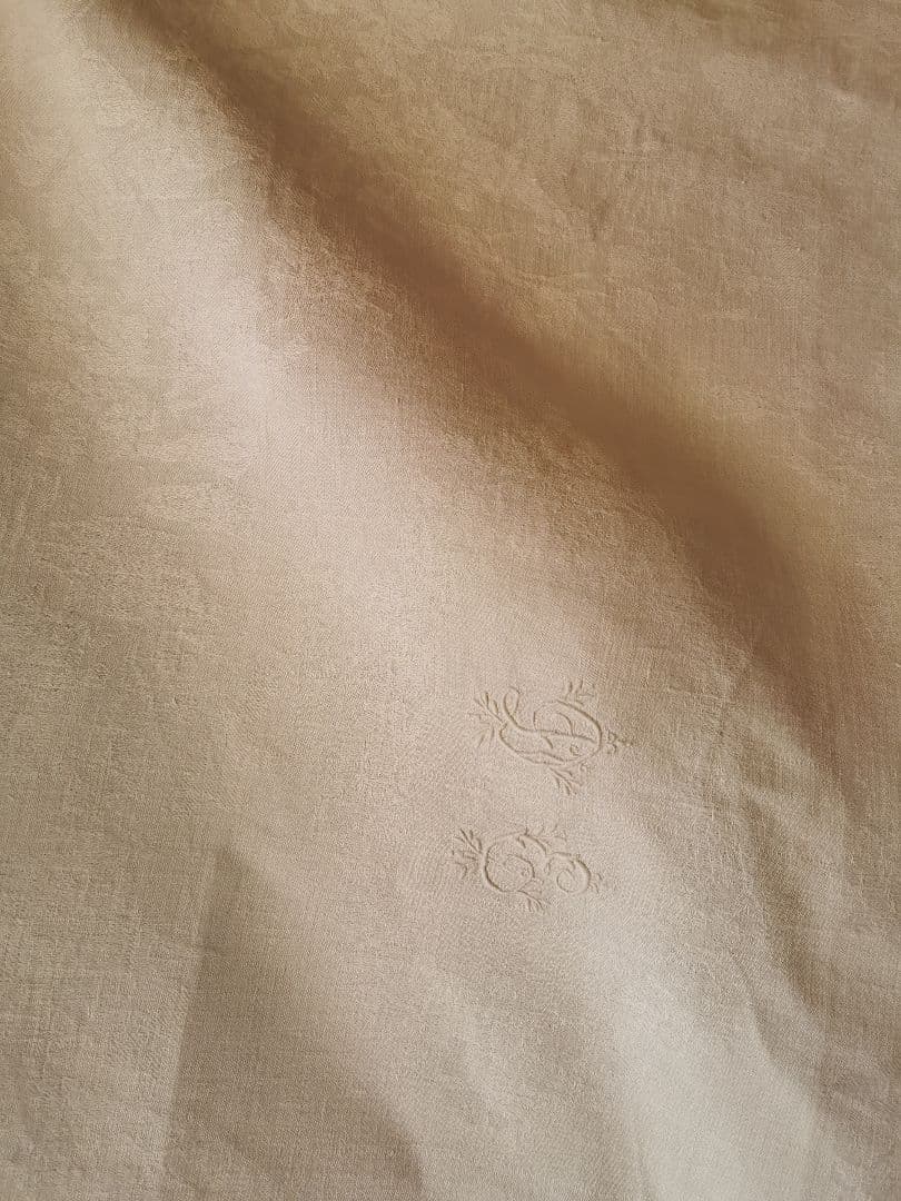 アンティーク ビーダーマイヤー トワルドジュイ 日常美 花文字刺繍ダマスクリネン