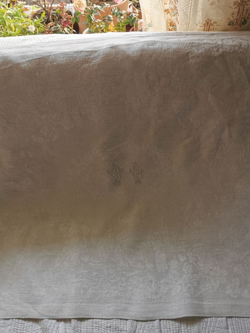 アンティーク ビーダーマイヤー トワルドジュイ 日常美 花文字刺繍ダマスクリネン