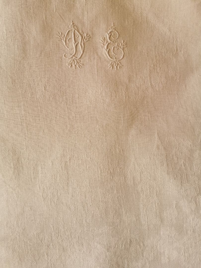 アンティーク ビーダーマイヤー トワルドジュイ 日常美 花文字刺繍ダマスクリネン