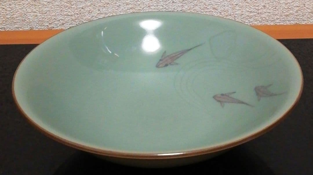 手塚玉堂作　青磁　魚文　茶碗　共箱　共布　略歴付　茶道具