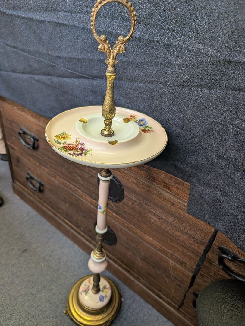 kazue　イタリー製　ヴィンテージ　スタンド式　灰皿　 花柄　ロココ調