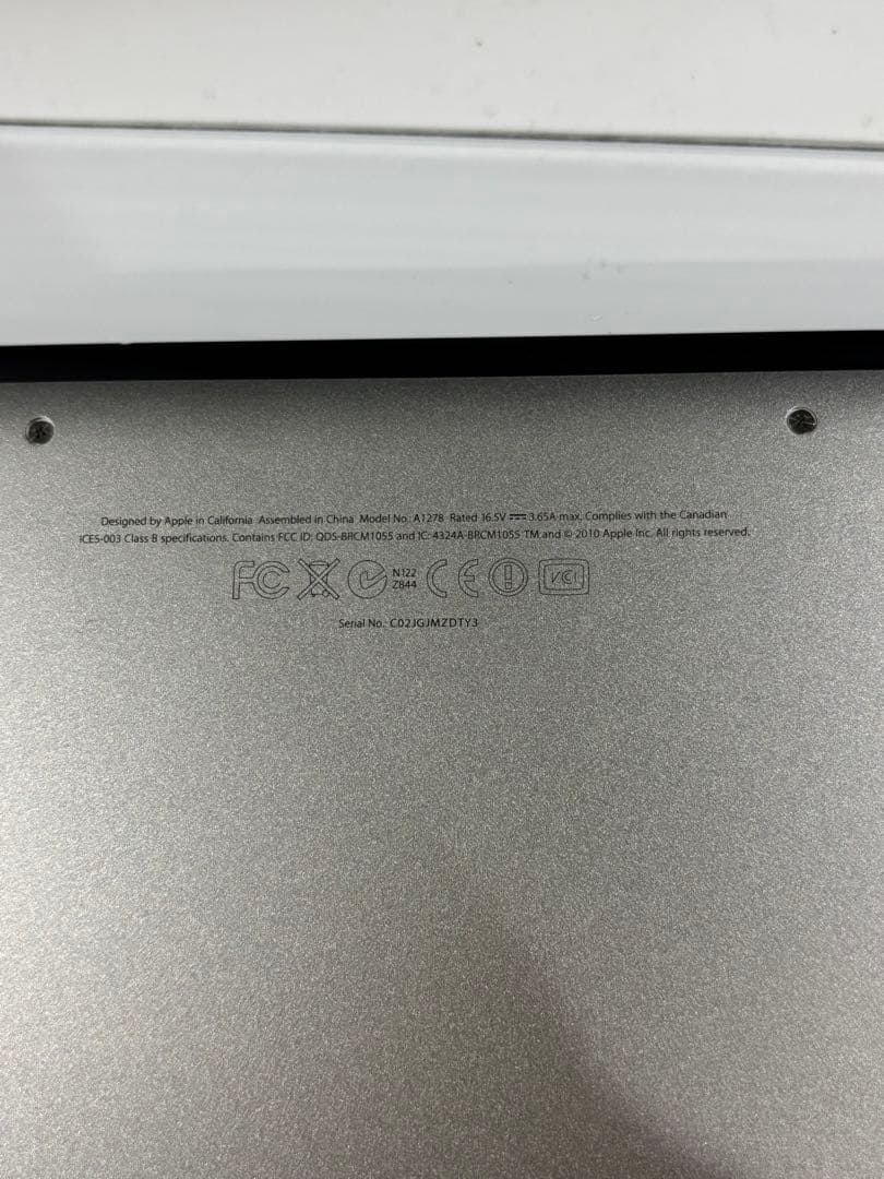 MacBook Pro 充電器付き　2010 スペック不明　ジャンク