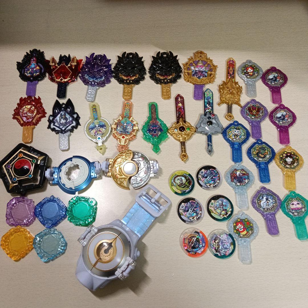 妖怪ウォッチまとめ売り　妖怪アーク DXアーク　 妖聖剣　　Yメダル　その他諸々