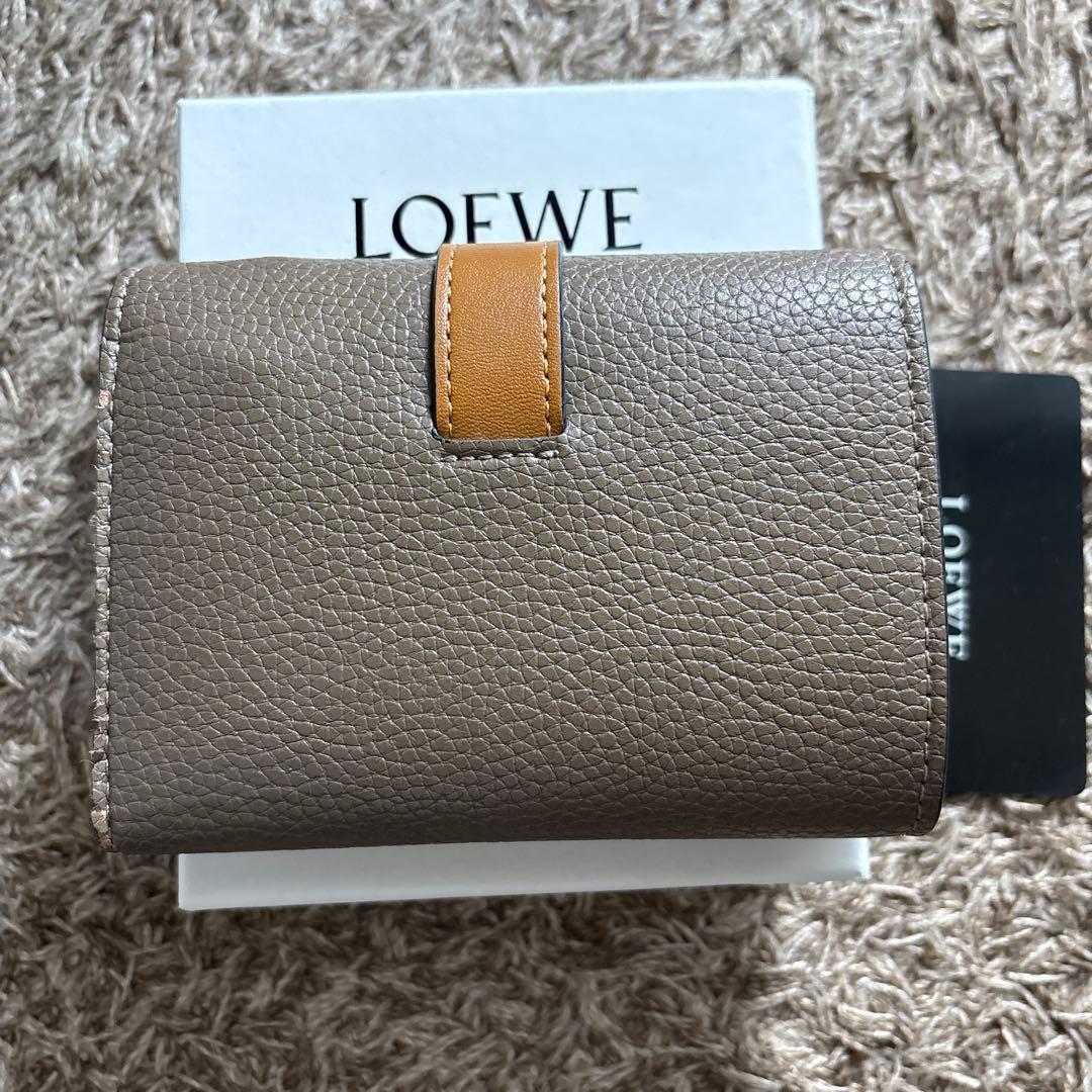 LOEWE ブラウン　三つ折り財布　コンパクト