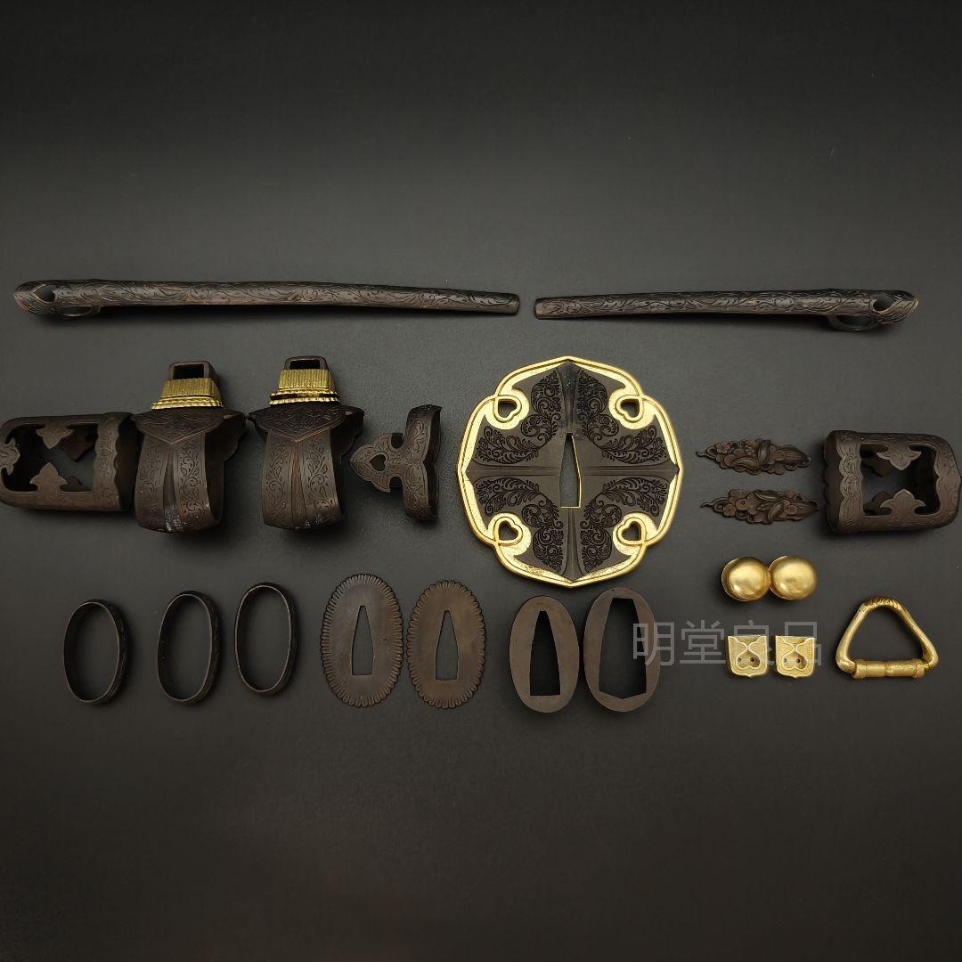 飾り太刀　太刀金具　煮黒　毛彫作　刀鍔　目貫　縁頭　切羽　鐺　柄鞘一式金具　銅製