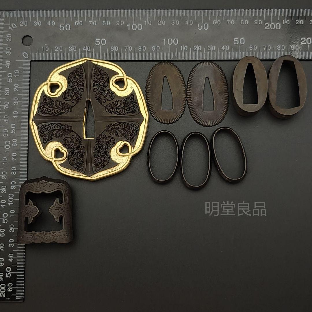 飾り太刀　太刀金具　煮黒　毛彫作　刀鍔　目貫　縁頭　切羽　鐺　柄鞘一式金具　銅製