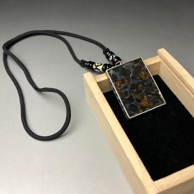 と*ん様 パラサイト隕石 　ペンダント　石鉄隕石　セリコ隕石 925銀　重さ約3