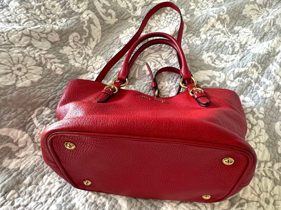 ミュウミュウ　バッグ　赤