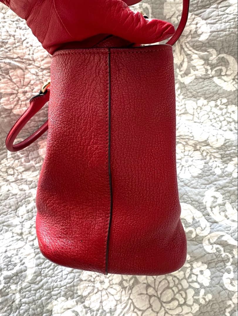 ミュウミュウ　バッグ　赤