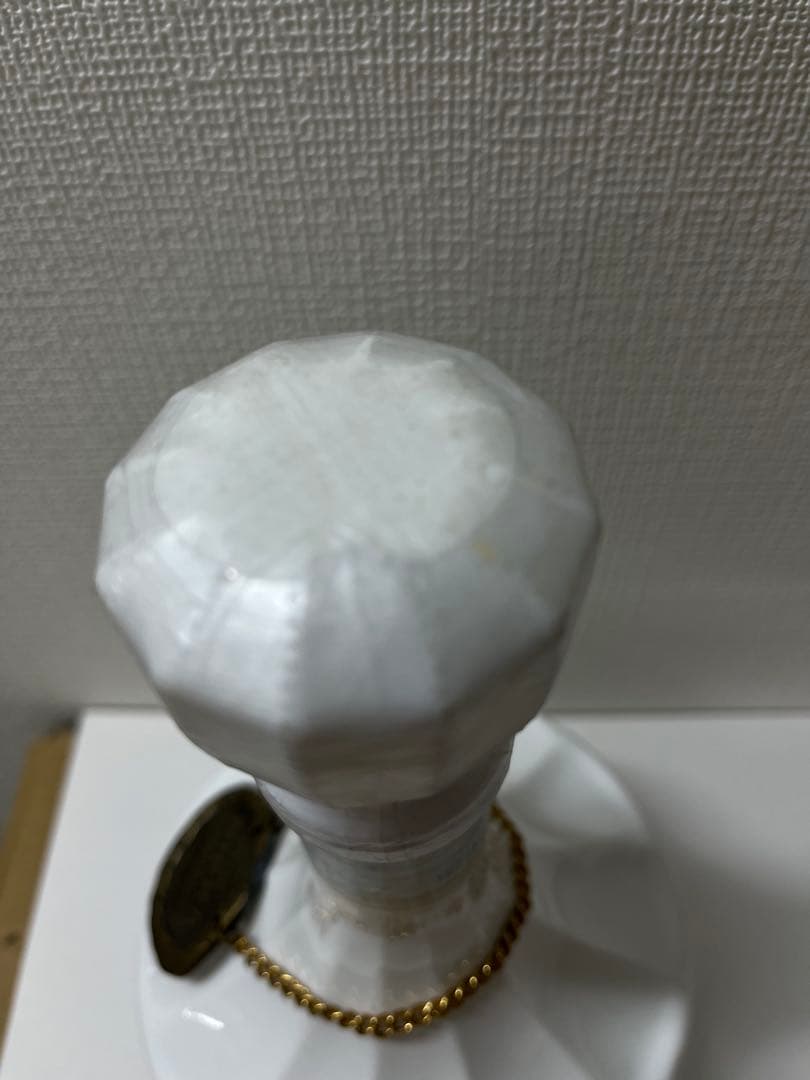 NIKKA 鶴ウイスキー 白陶器ボトル 700ml 43%