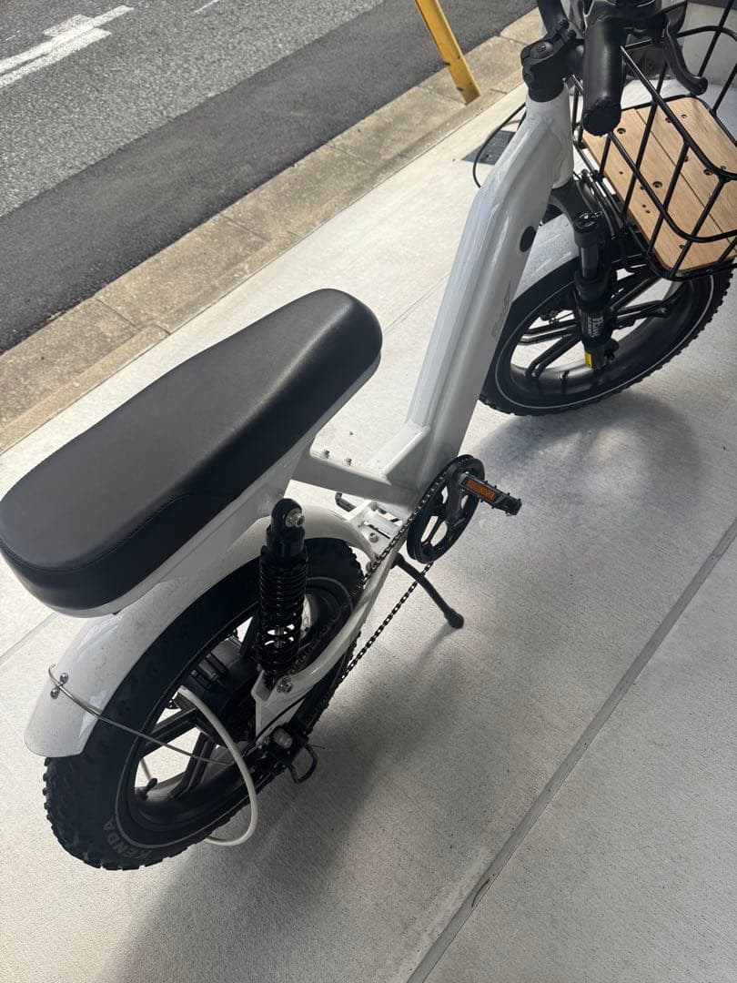 フローバイク　ホワイト　電動アシスト自転車 カゴ付き　FLOW