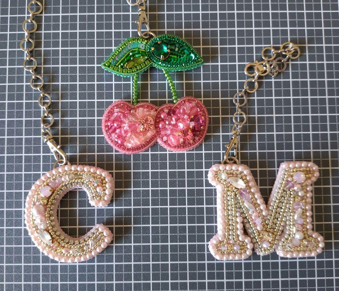 ☆ちぃ☆ピンクのさくらんぼ・イニシャルМ・イニシャルC バックチャーム