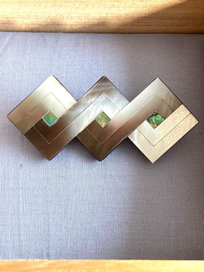 螺鈿ブローチ　山本哲　作　螺鈿　奈良