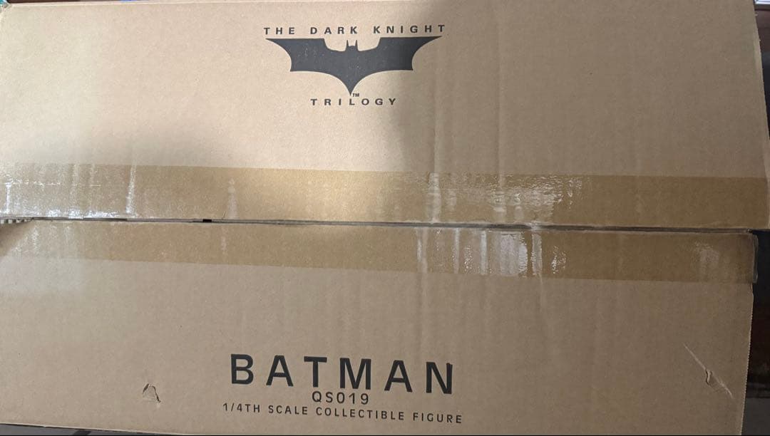 ホットトイズ『ダークナイト・トリロジー』 １／４スケールフィギュア　バットマン