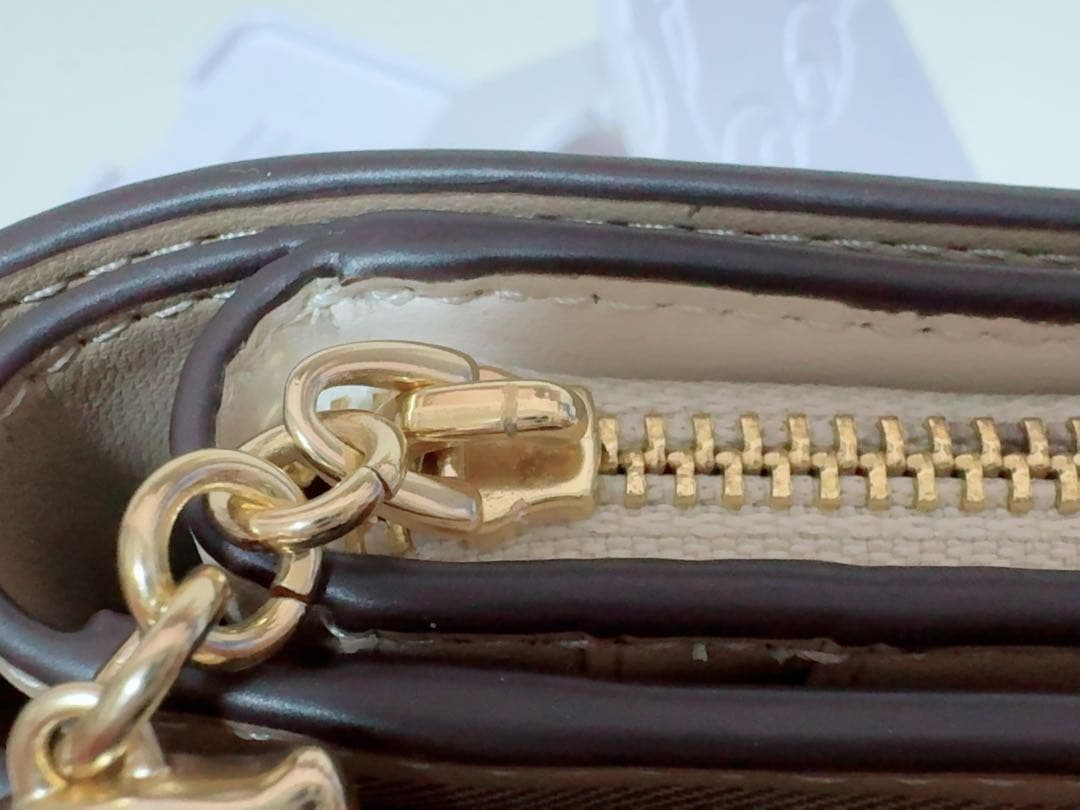 【新品】コーチ 2つ折り財布