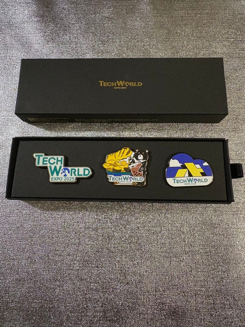 関西万博　飯田グループ　パビリオン＆tech world ピンバッジセット