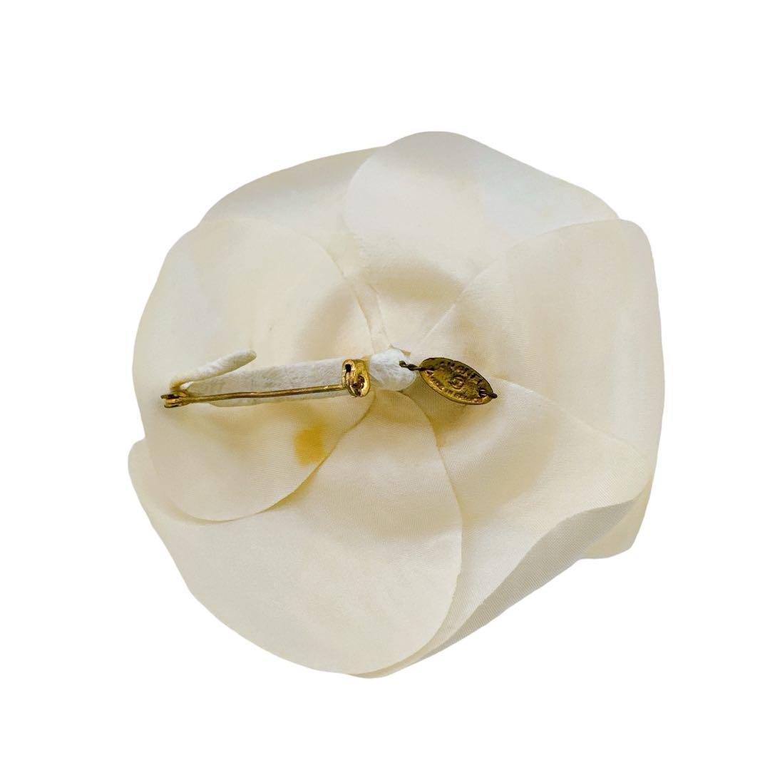 シャネル カメリア ピンバッジ コサージュ レディース アイボリー ホワイト