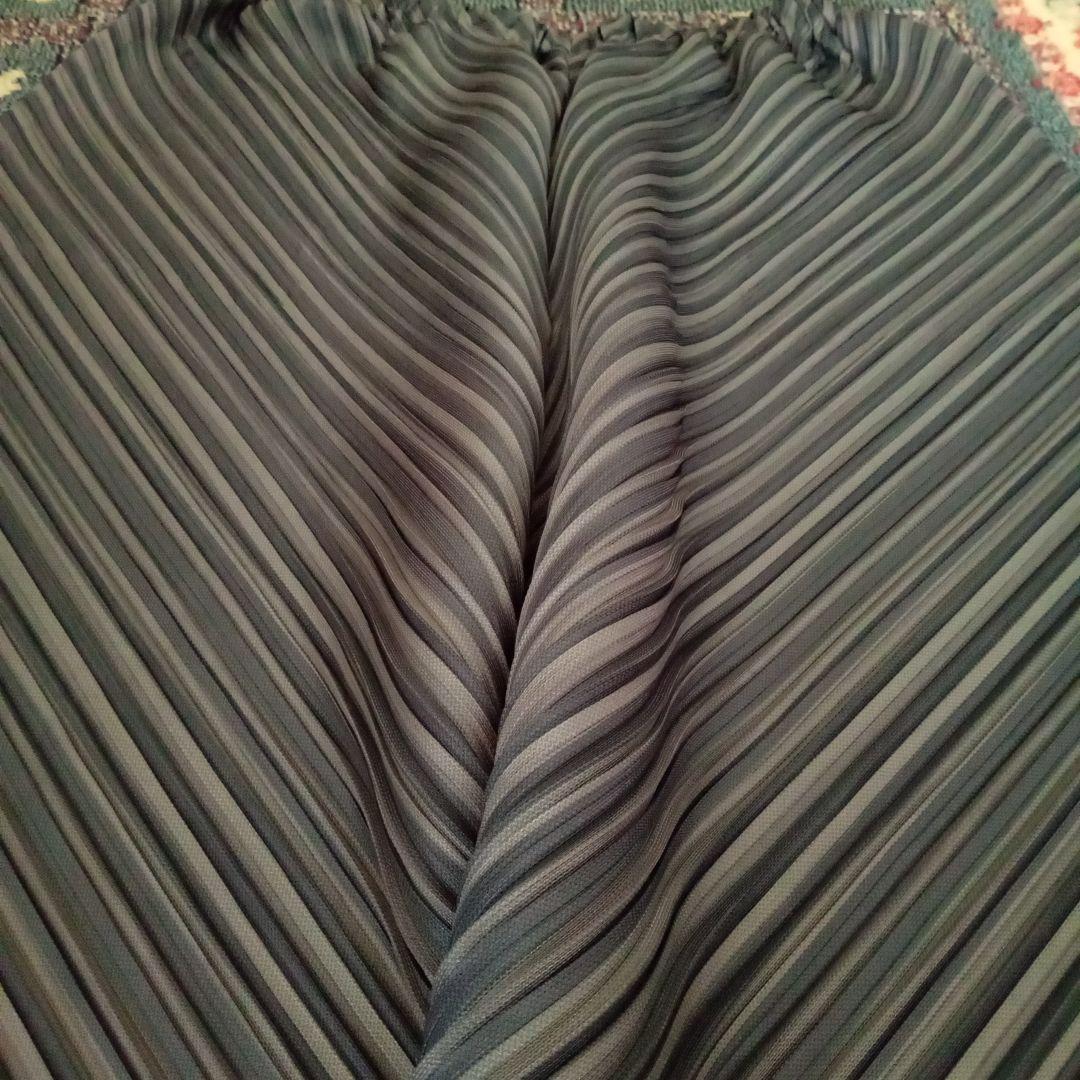 PLEATS PLEASE　ボリュームパンツ